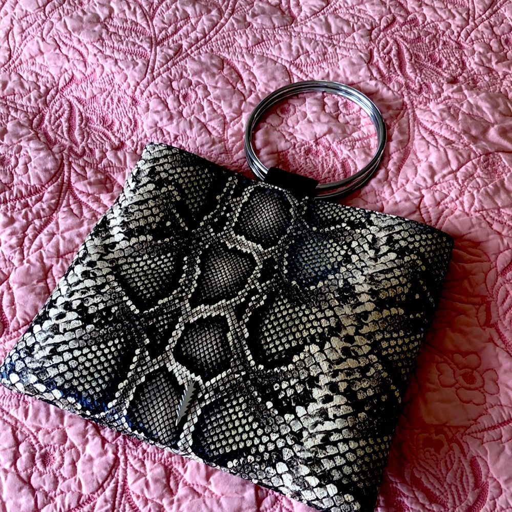 Thacker ring bag